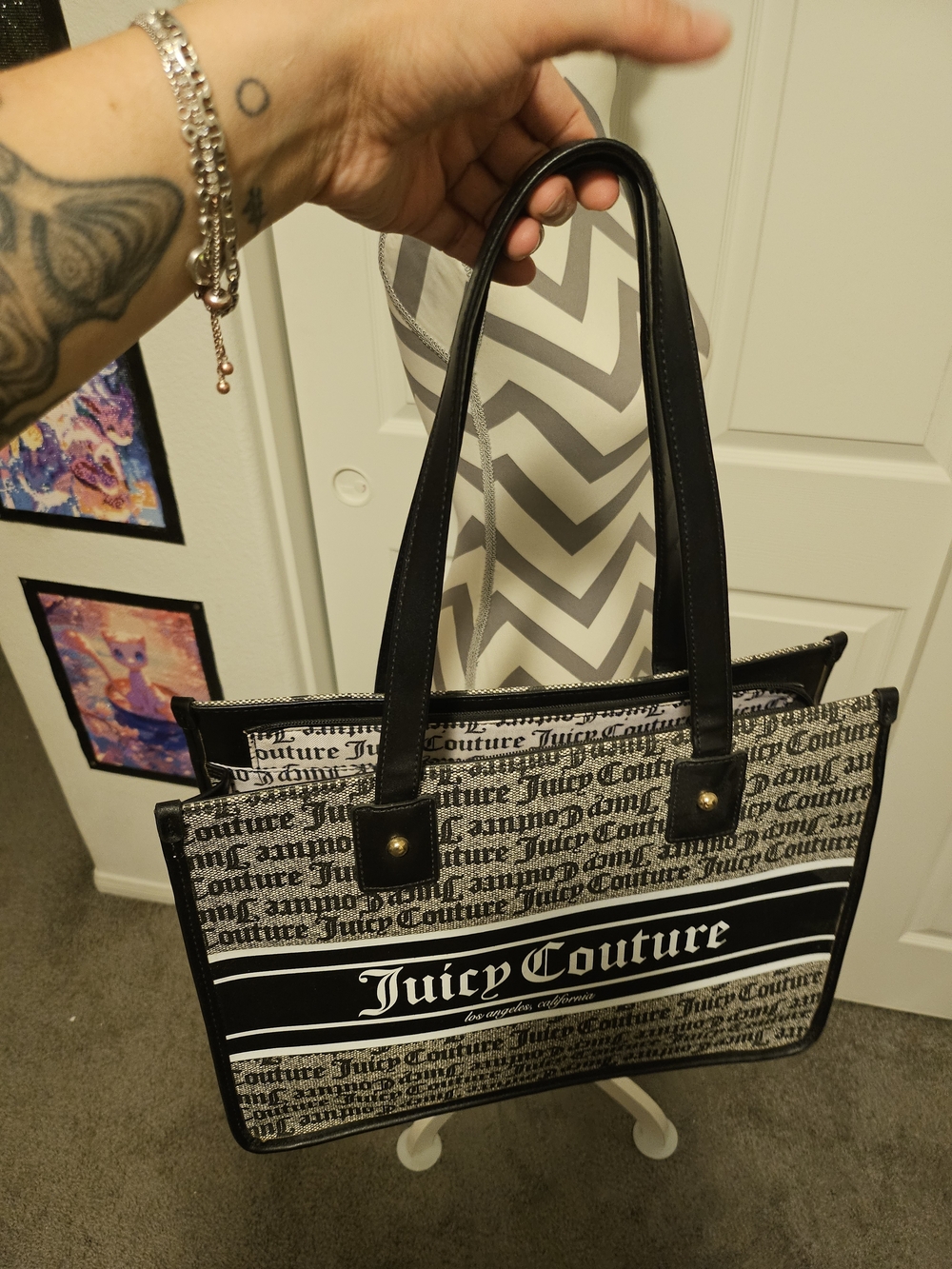 Juicy Couture Black and White Logo Shoulder Tote - Picture 4 of 9